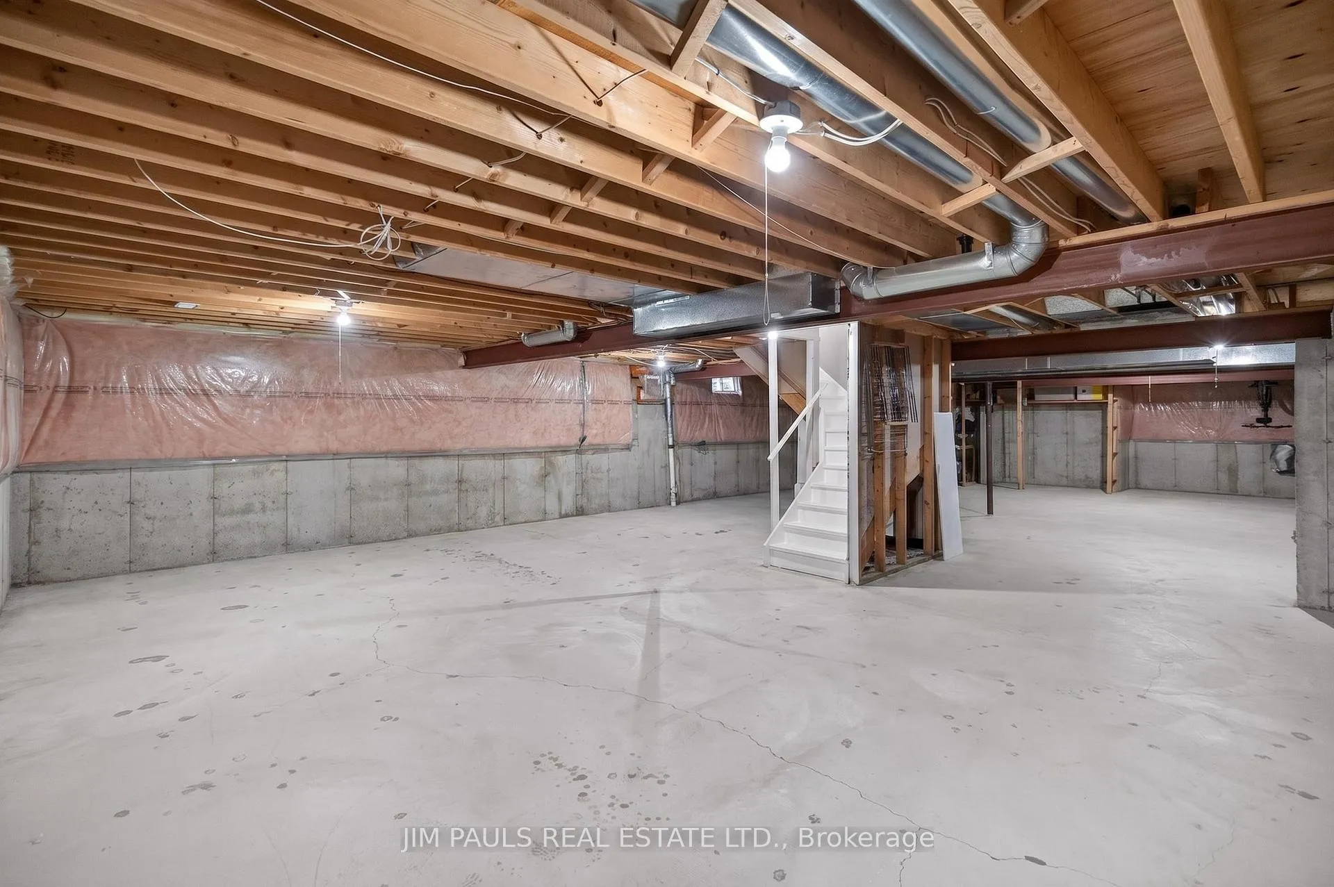Photo 35 of 802 Upper Horning Road, Hamilton, Gurnett — HOMEH