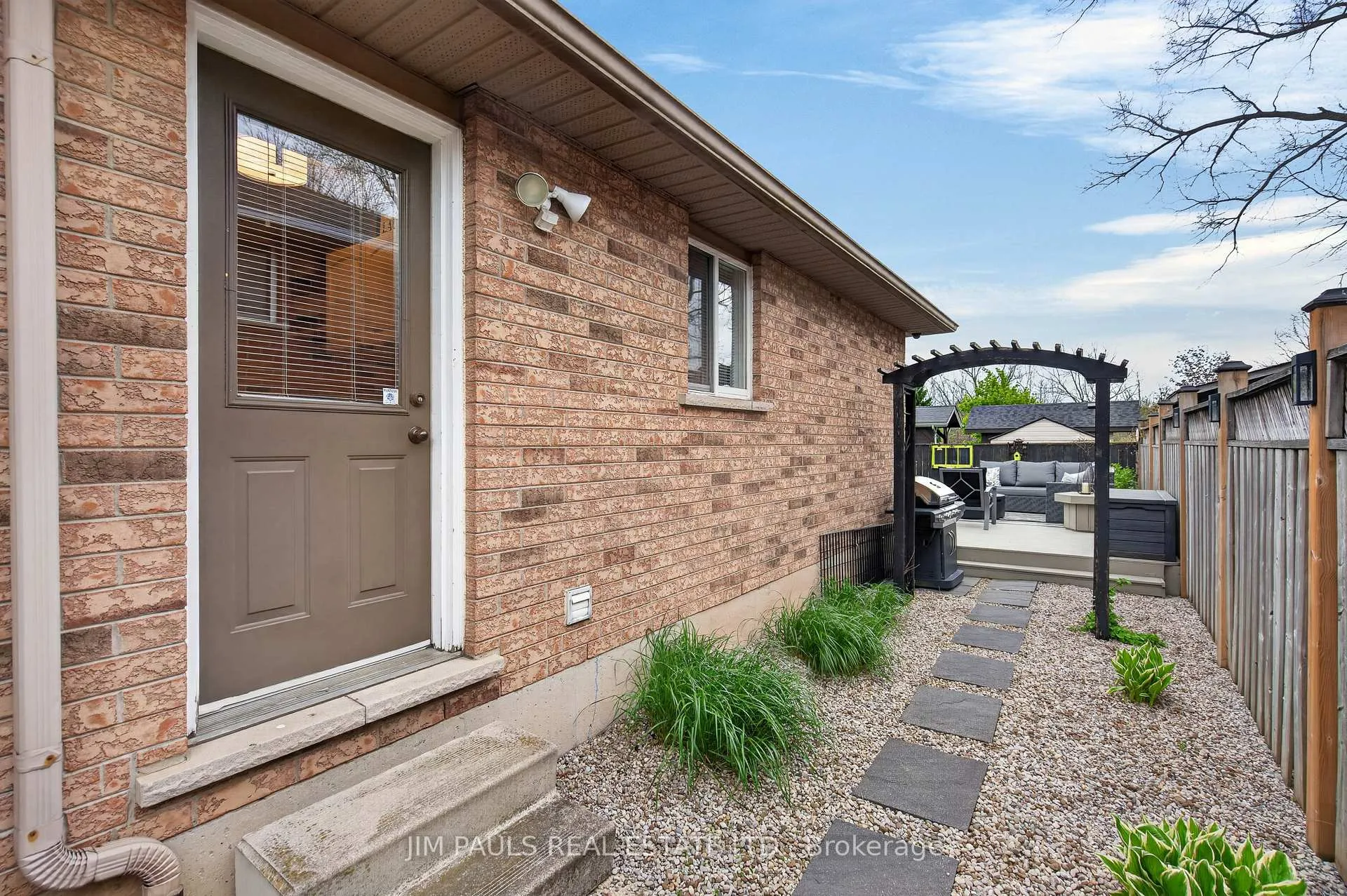Photo 36 of 802 Upper Horning Road, Hamilton, Gurnett — HOMEH