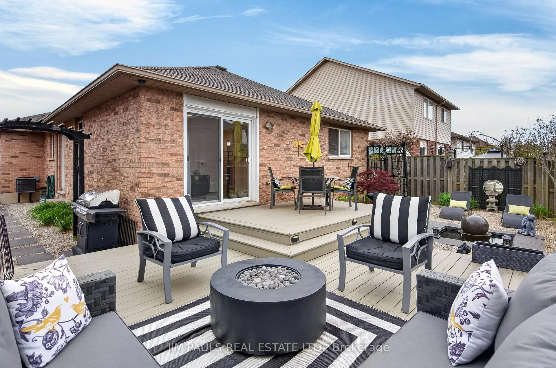 Photo 39 of 802 Upper Horning Road, Hamilton, Gurnett — HOMEH