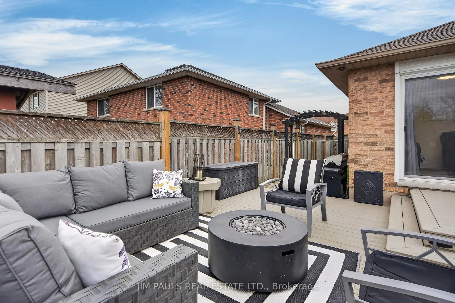 Photo 40 of 802 Upper Horning Road, Hamilton, Gurnett — HOMEH