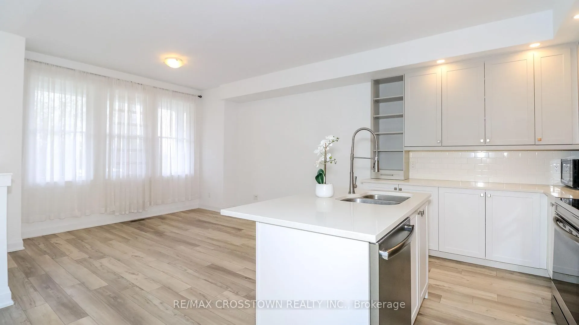 Photo 7 of 3 Julia Crescent, Midland — HOMEH