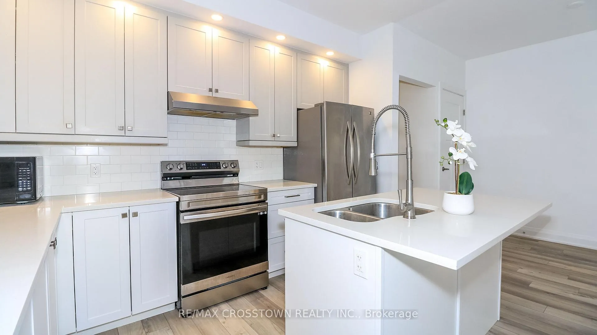 Photo 8 of 3 Julia Crescent, Midland — HOMEH