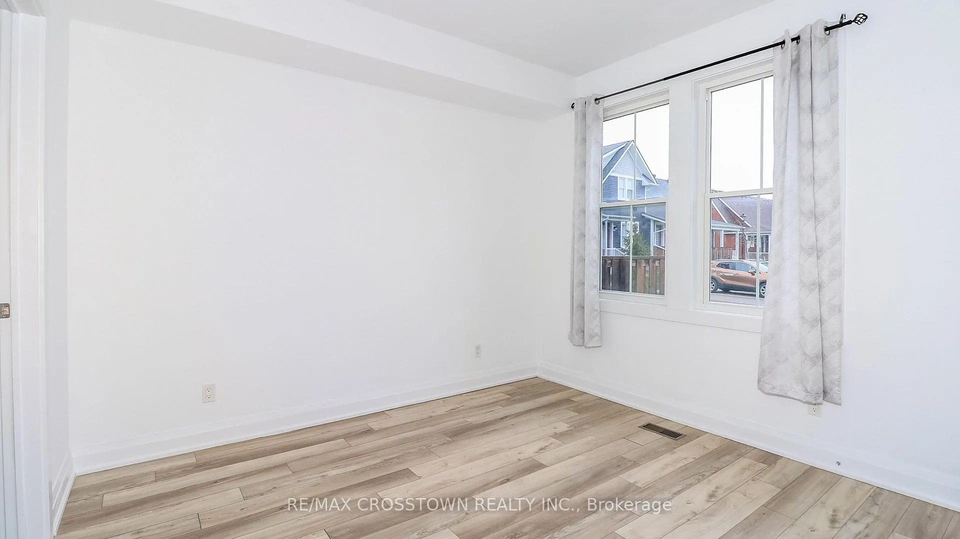 Photo 12 of 3 Julia Crescent, Midland — HOMEH