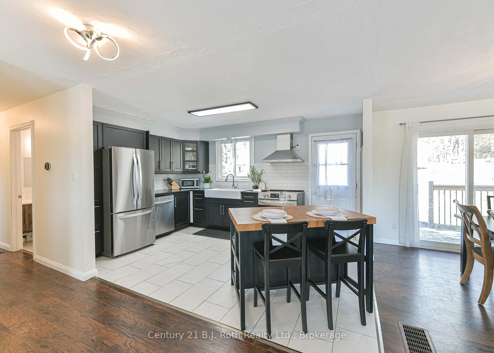 Photo 5 of 620 Pinedale Road, Gravenhurst, Muskoka (S) — HOMEH