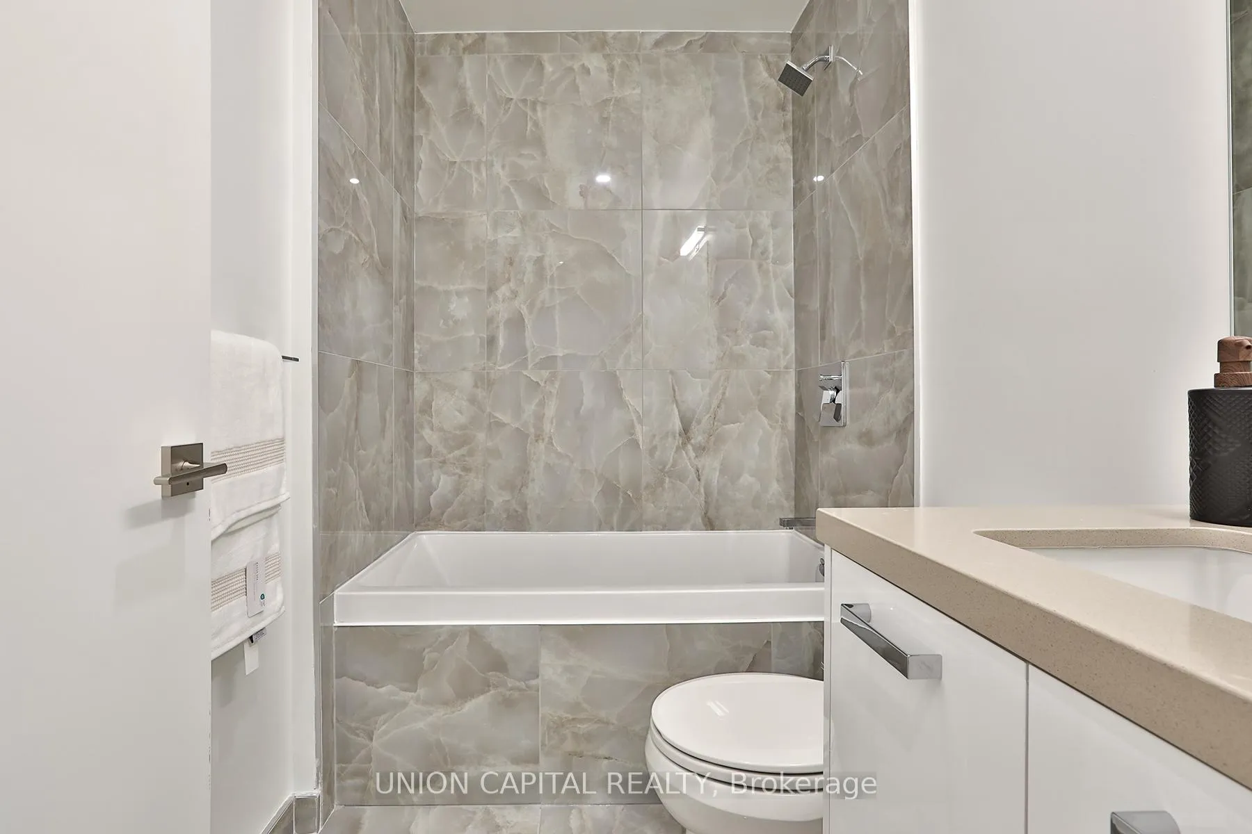 Photo 4 of Unit 402, 195 McCaul Street, Toronto, Kensington-Chinatown — HOMEH
