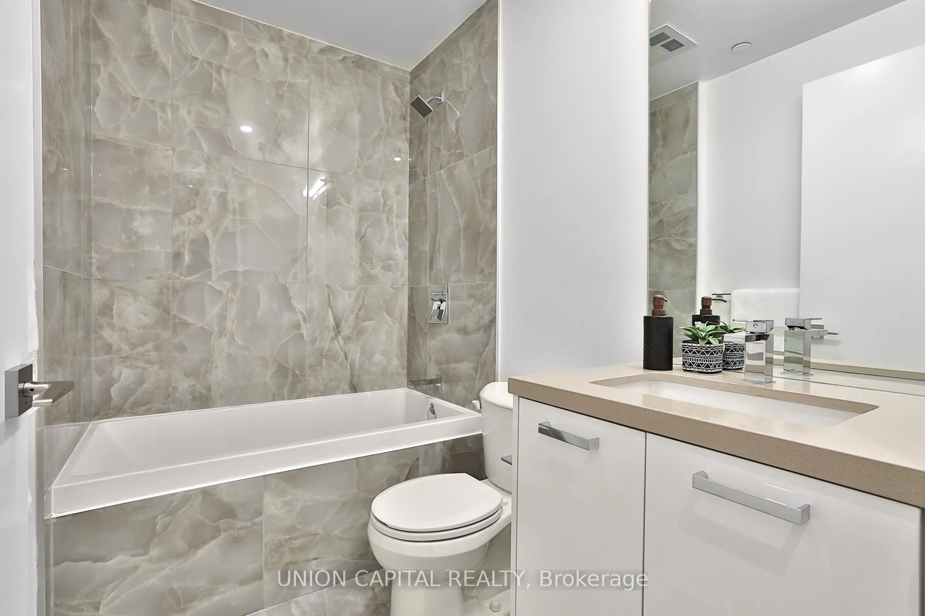 Photo 6 of Unit 402, 195 McCaul Street, Toronto, Kensington-Chinatown — HOMEH