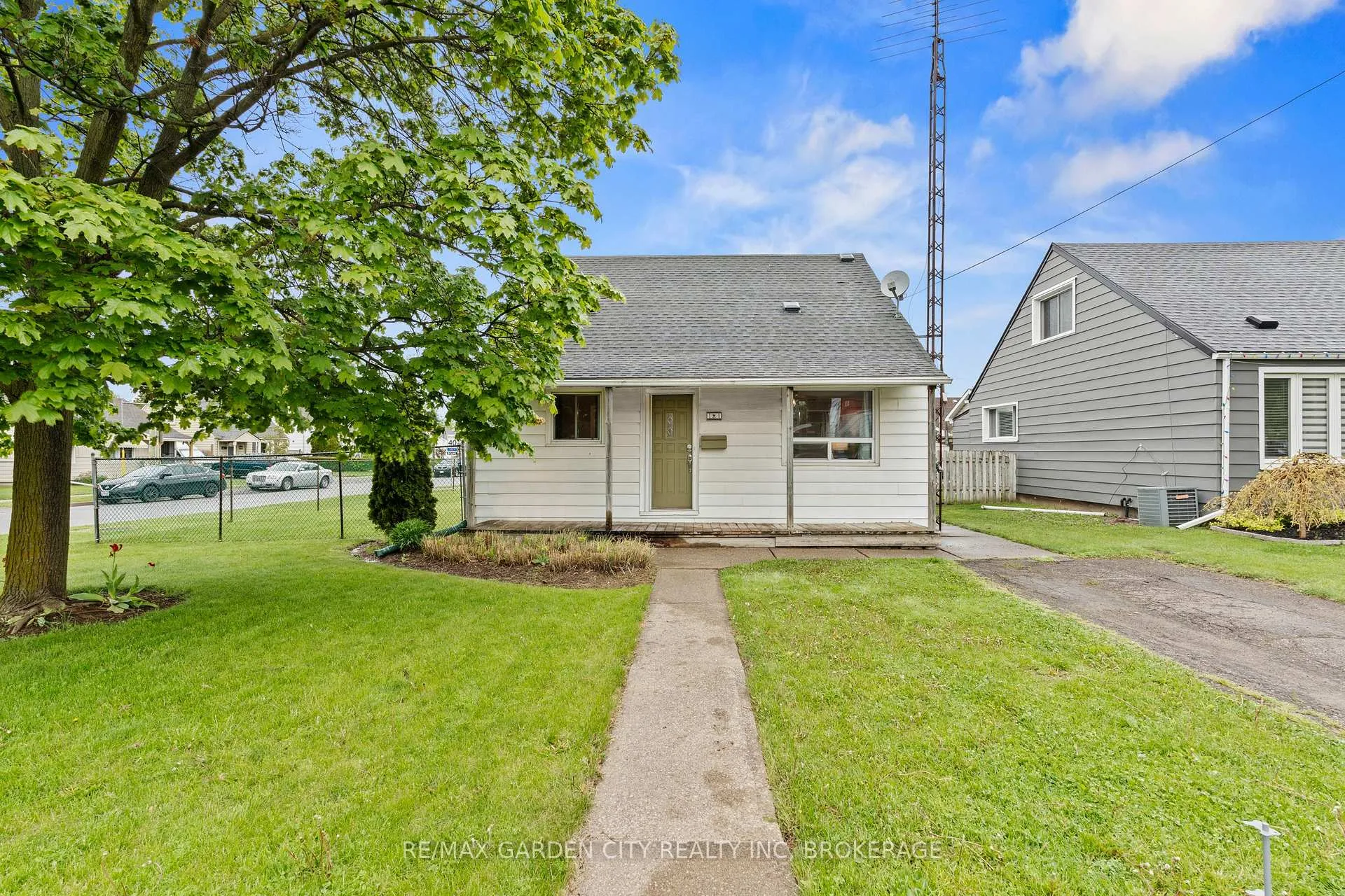 Photo 1 of 11 Lincoln Avenue, St. Catharines, Oakdale — HOMEH