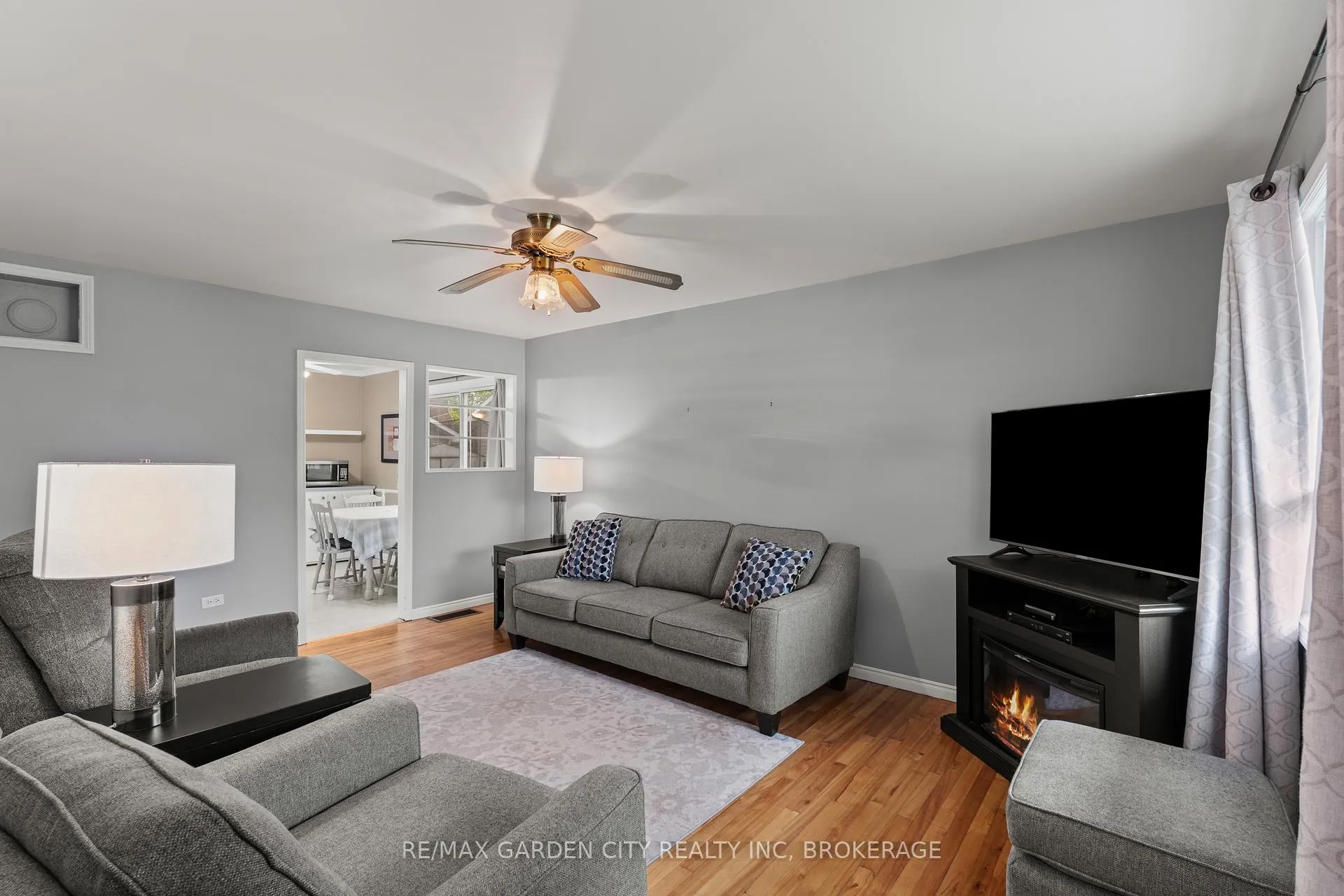 Photo 3 of 11 Lincoln Avenue, St. Catharines, Oakdale — HOMEH