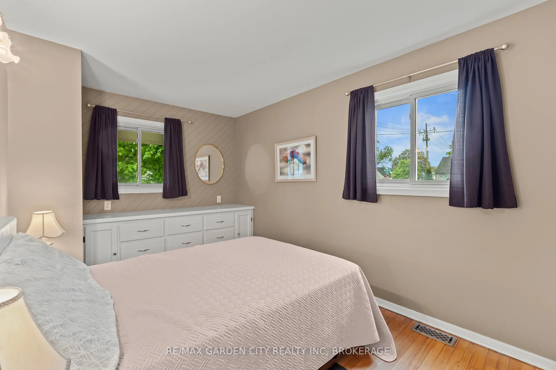 Photo 6 of 11 Lincoln Avenue, St. Catharines, Oakdale — HOMEH