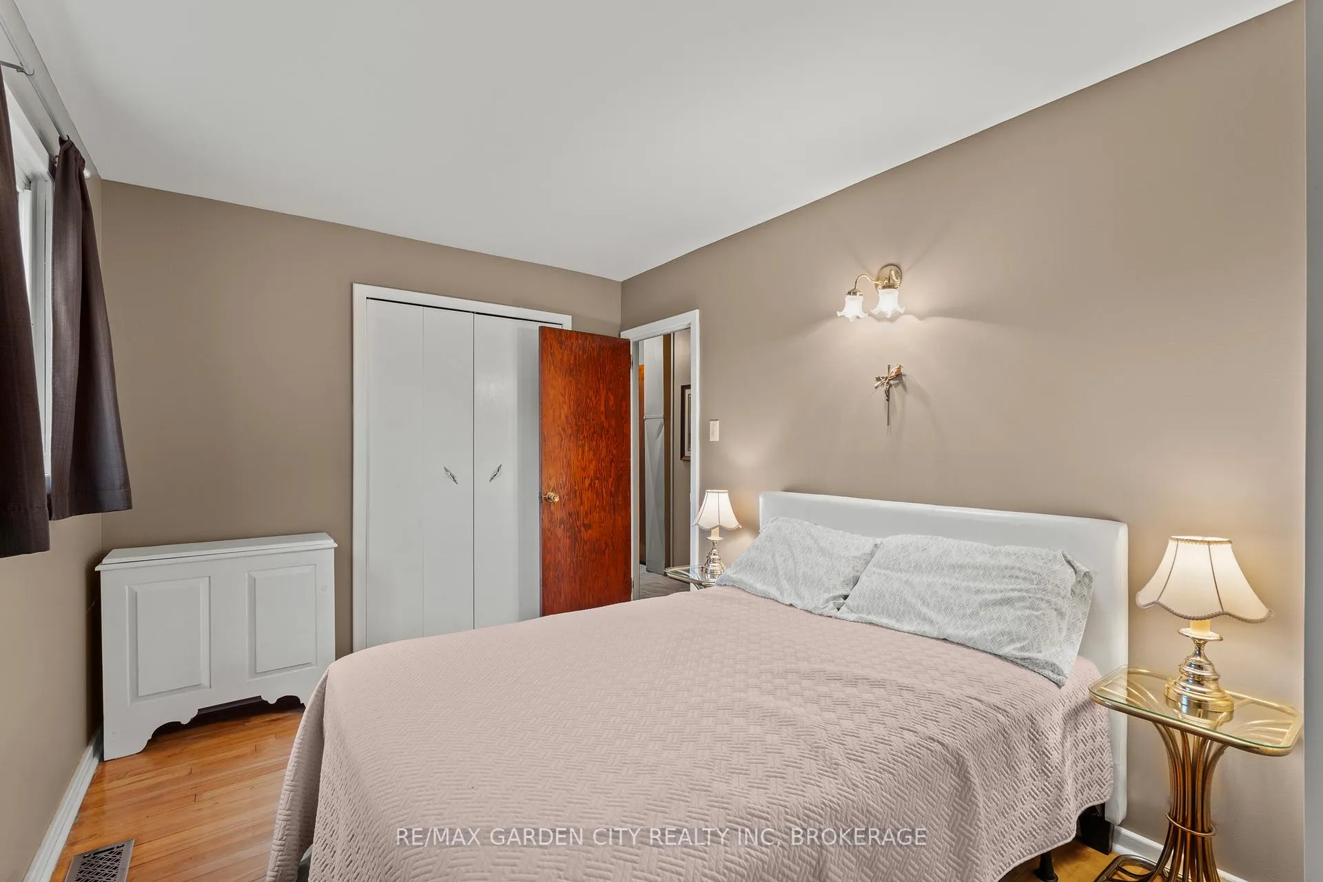Photo 7 of 11 Lincoln Avenue, St. Catharines, Oakdale — HOMEH