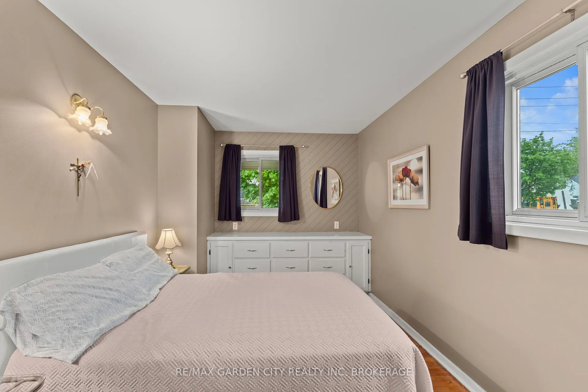 Photo 8 of 11 Lincoln Avenue, St. Catharines, Oakdale — HOMEH
