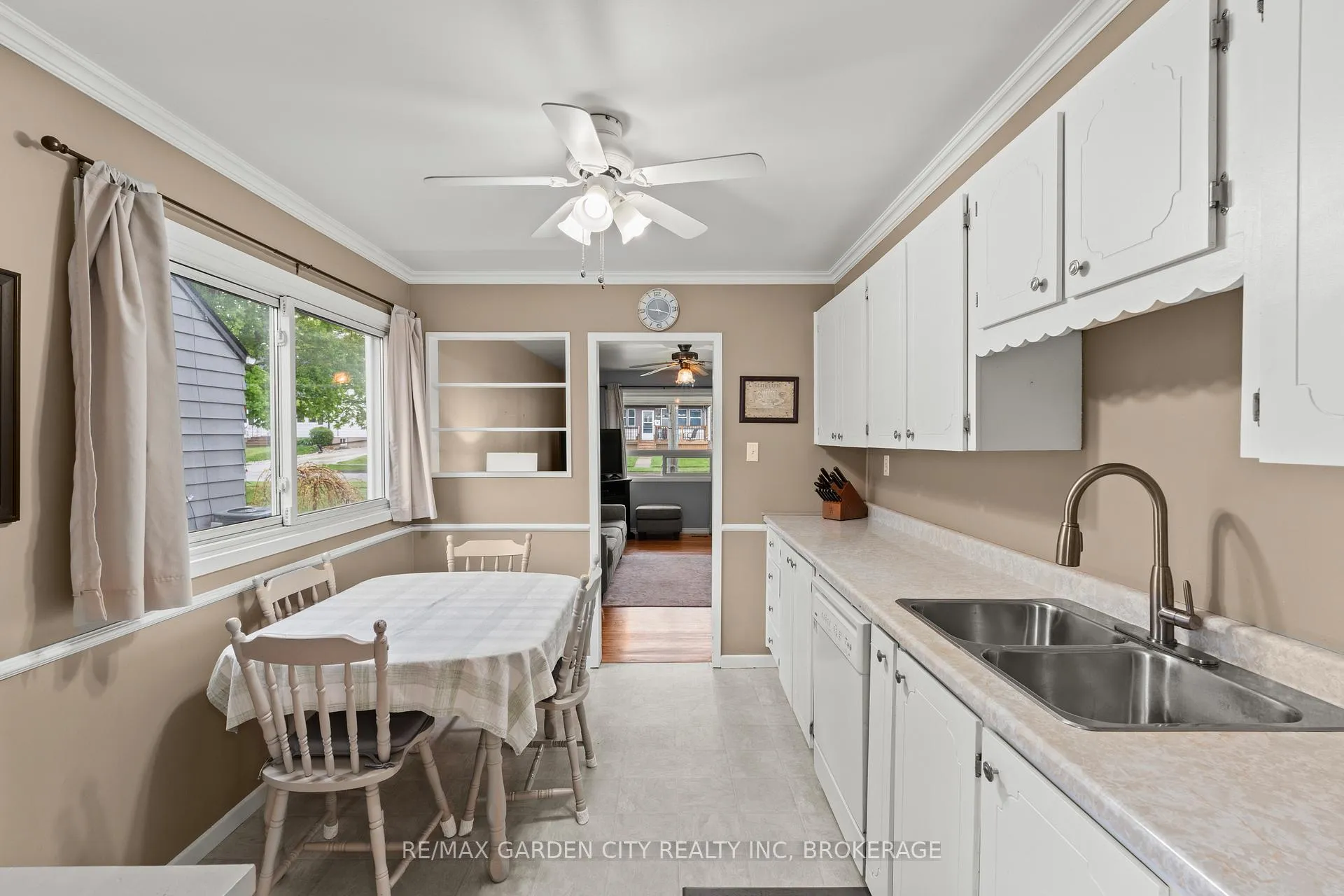 Photo 13 of 11 Lincoln Avenue, St. Catharines, Oakdale — HOMEH