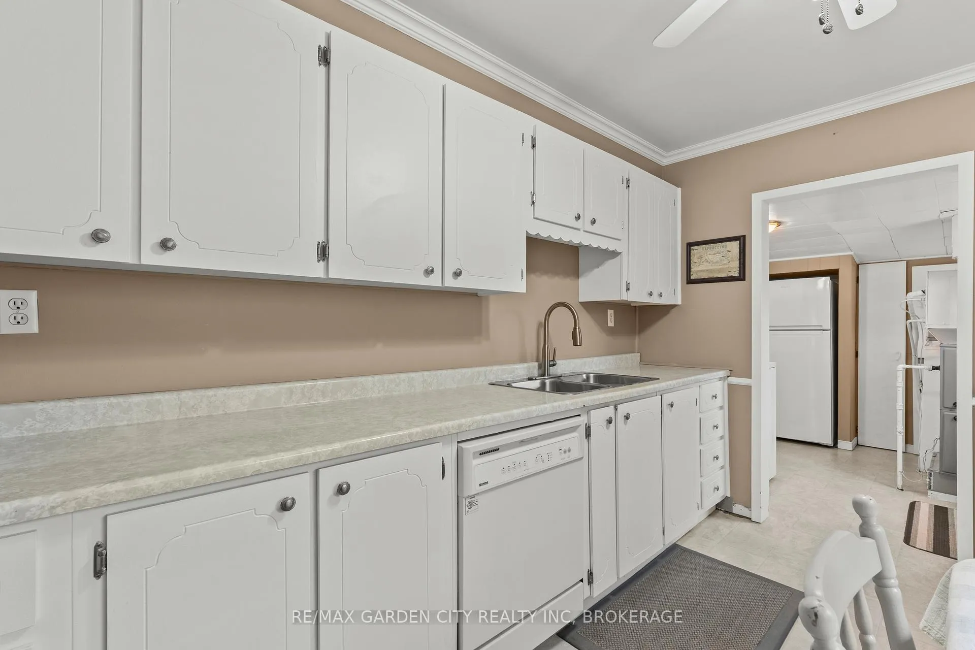 Photo 16 of 11 Lincoln Avenue, St. Catharines, Oakdale — HOMEH