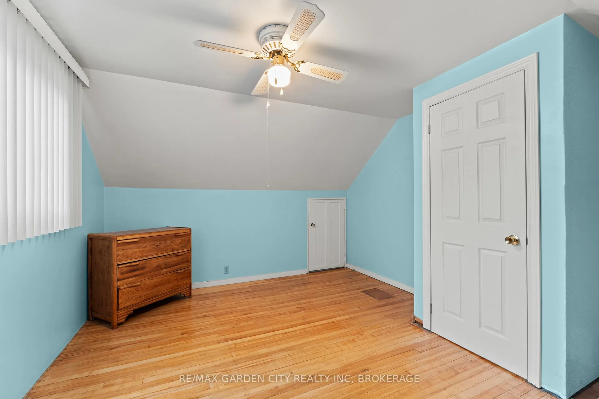 Photo 23 of 11 Lincoln Avenue, St. Catharines, Oakdale — HOMEH