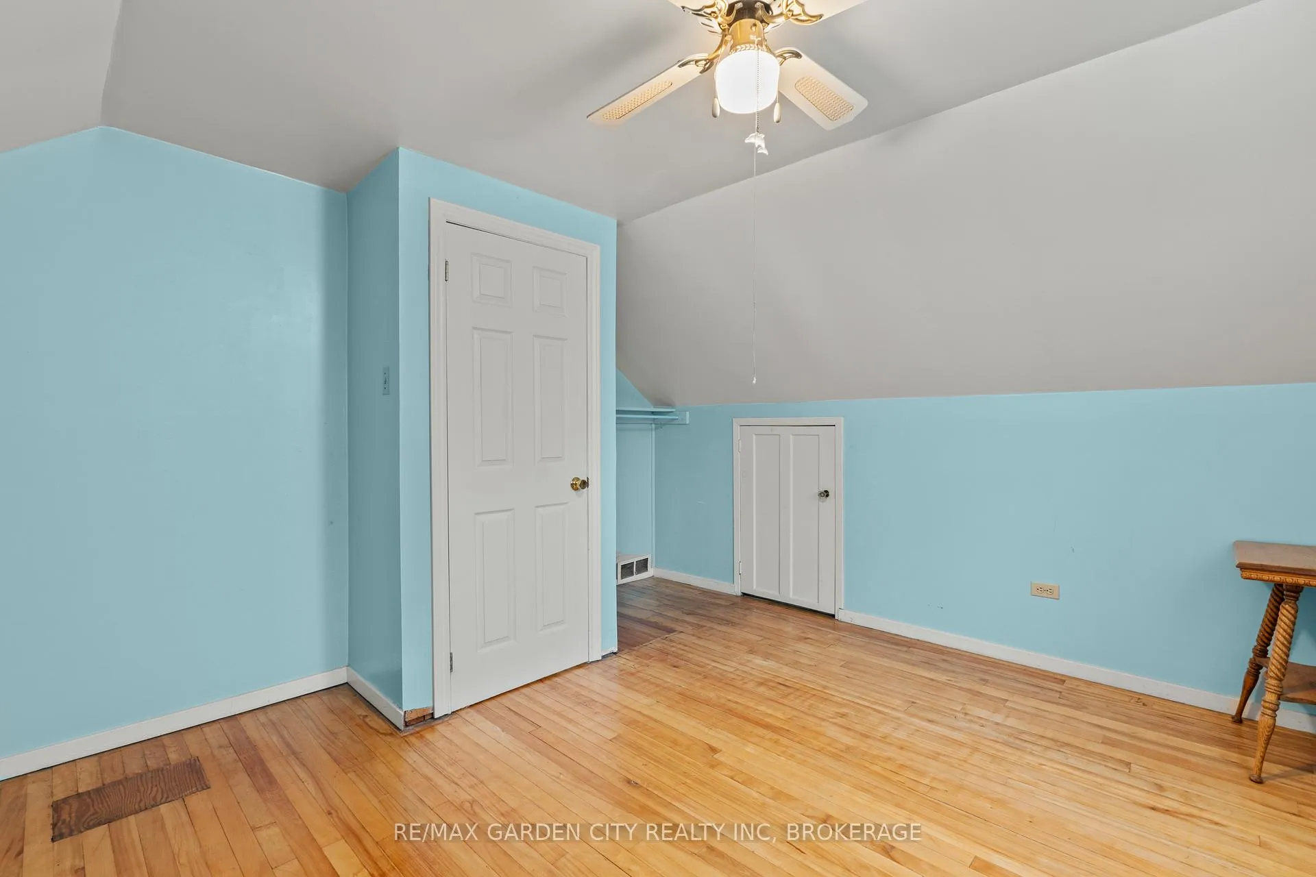 Photo 24 of 11 Lincoln Avenue, St. Catharines, Oakdale — HOMEH