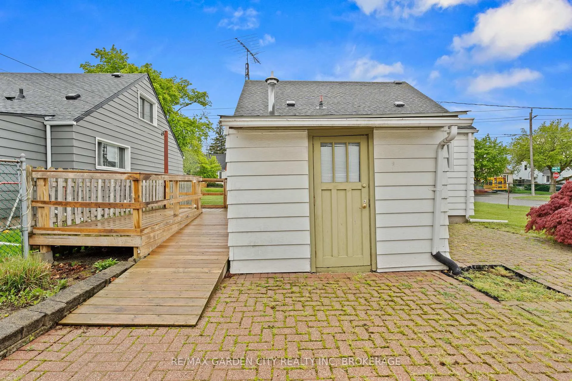 Photo 26 of 11 Lincoln Avenue, St. Catharines, Oakdale — HOMEH