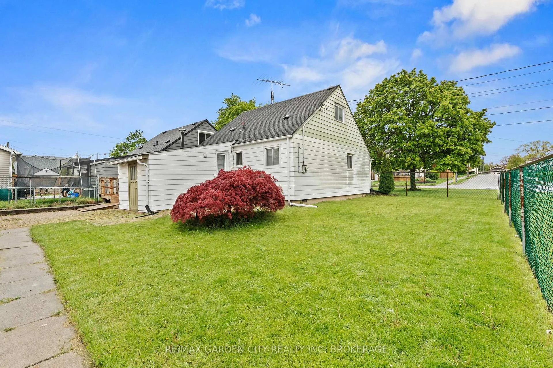Photo 27 of 11 Lincoln Avenue, St. Catharines, Oakdale — HOMEH