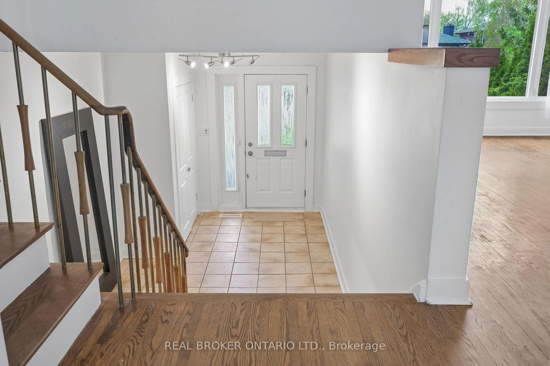 Photo 4 of 77 Norgrove Crescent, Etobicoke, Willowridge-Martingrove-Richview — HOMEH
