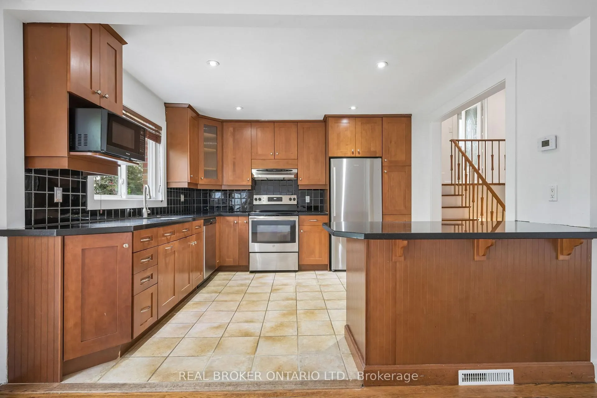 Photo 10 of 77 Norgrove Crescent, Etobicoke, Willowridge-Martingrove-Richview — HOMEH