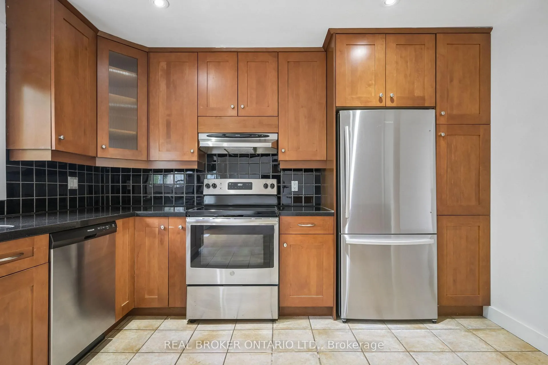 Photo 11 of 77 Norgrove Crescent, Etobicoke, Willowridge-Martingrove-Richview — HOMEH