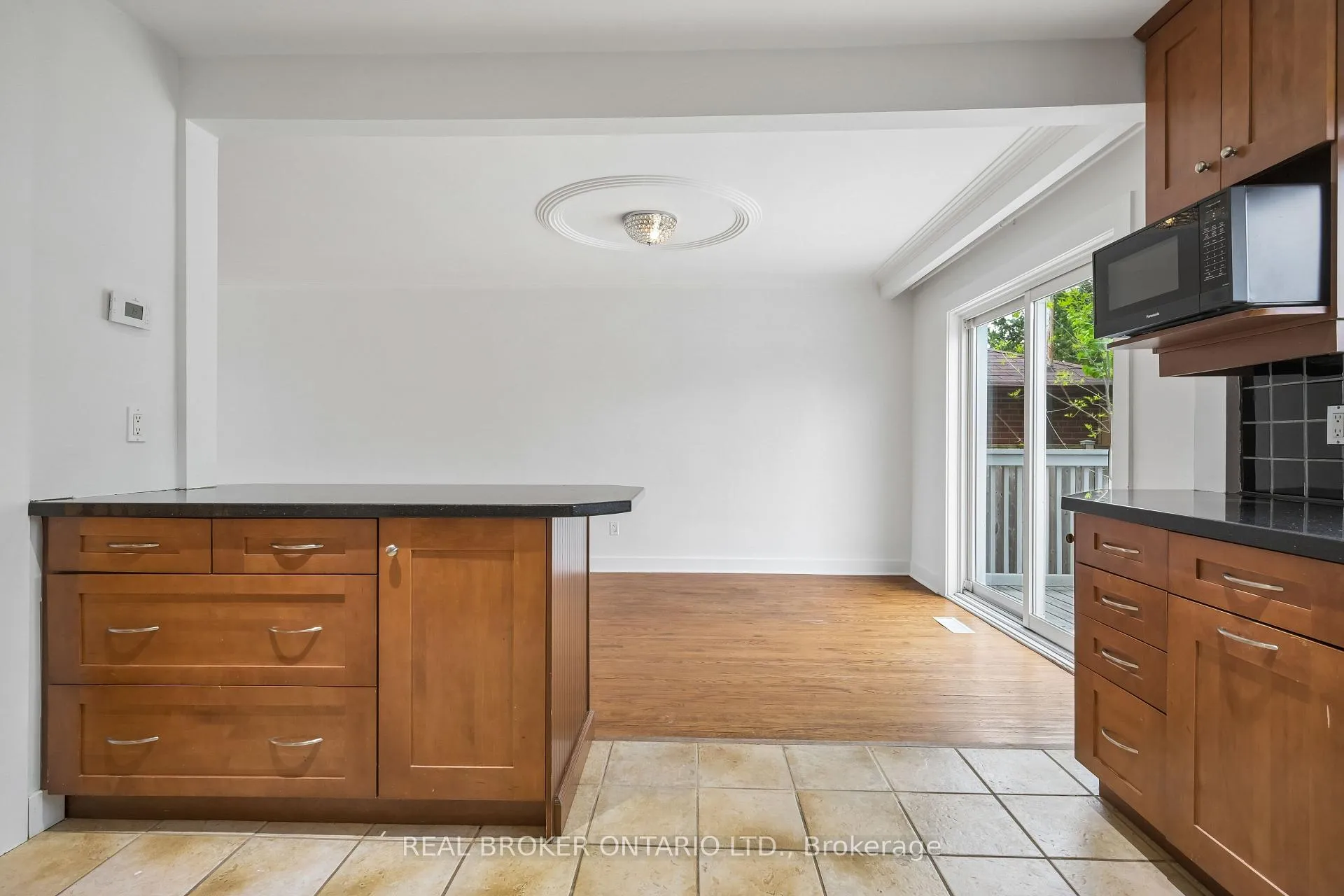 Photo 12 of 77 Norgrove Crescent, Etobicoke, Willowridge-Martingrove-Richview — HOMEH