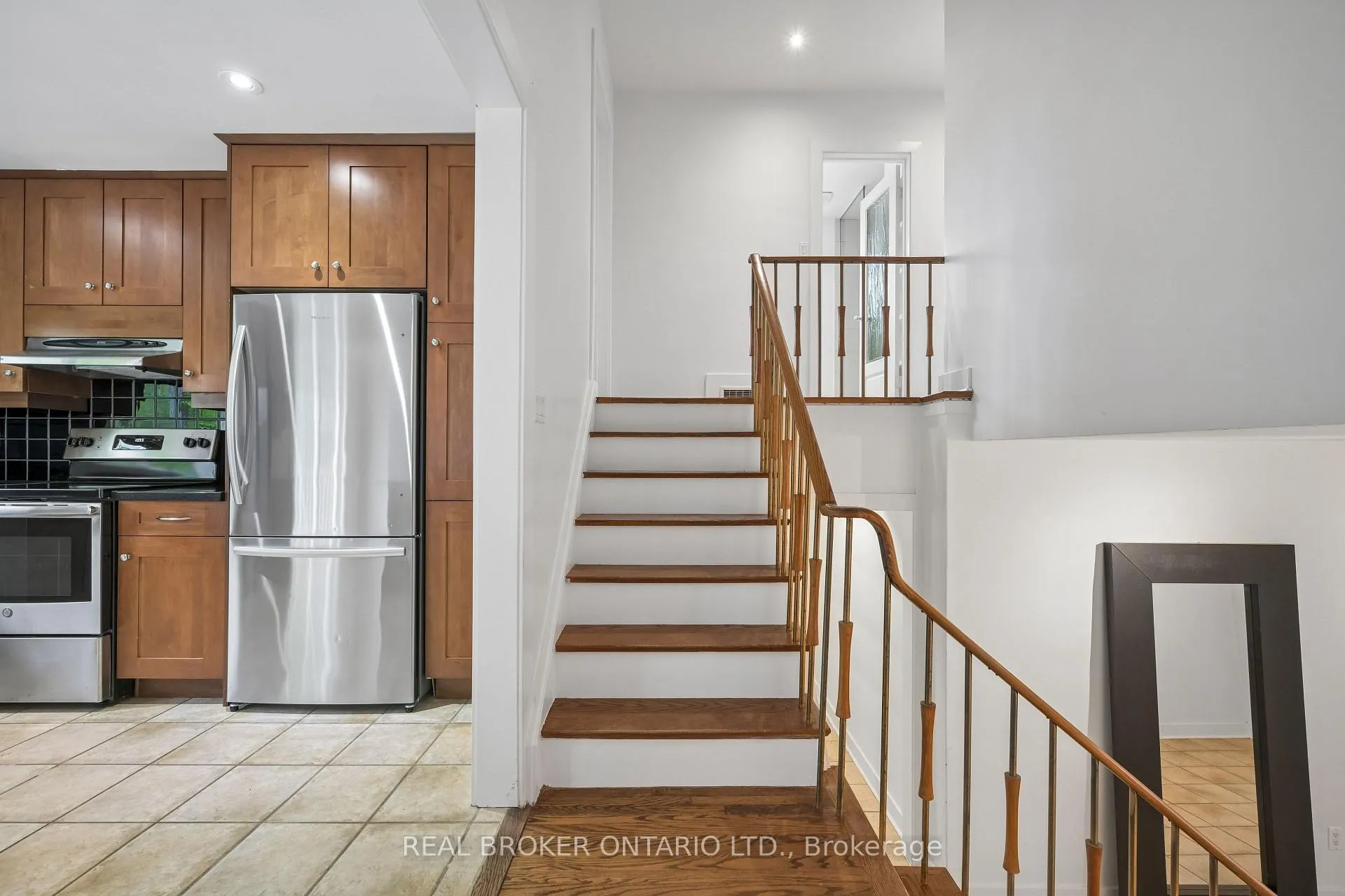 Photo 13 of 77 Norgrove Crescent, Etobicoke, Willowridge-Martingrove-Richview — HOMEH