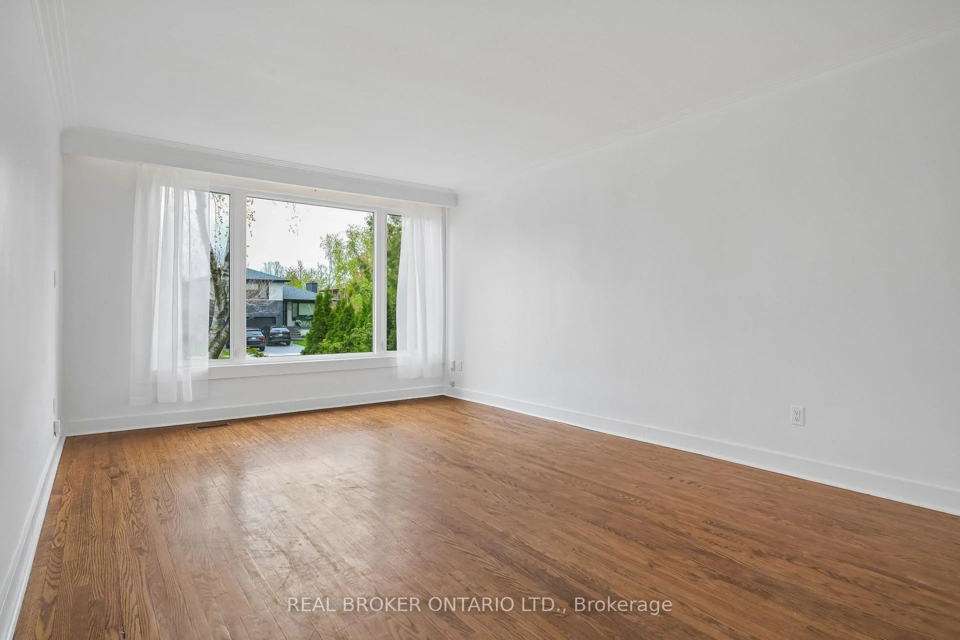Photo 15 of 77 Norgrove Crescent, Etobicoke, Willowridge-Martingrove-Richview — HOMEH