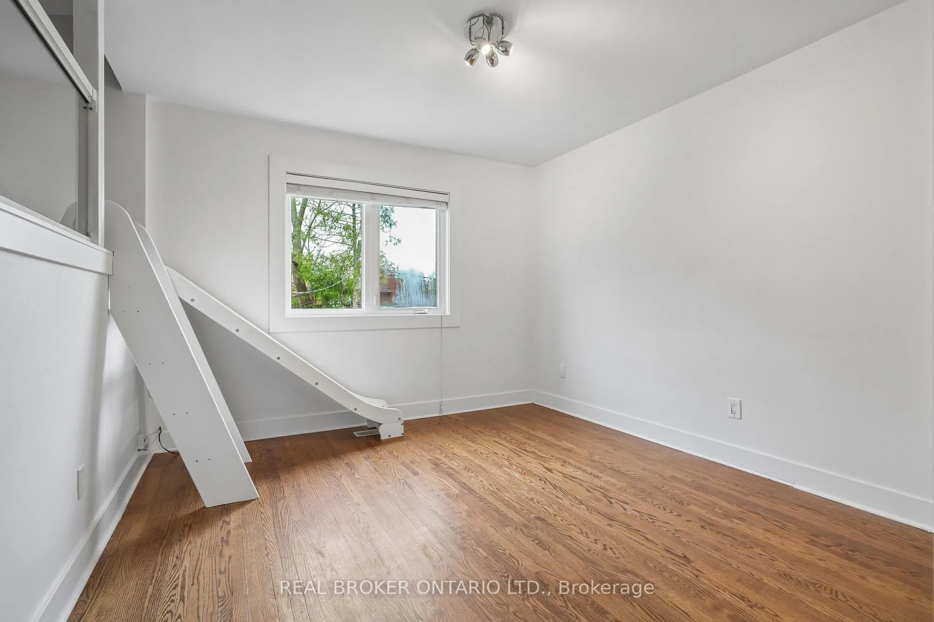 Photo 16 of 77 Norgrove Crescent, Etobicoke, Willowridge-Martingrove-Richview — HOMEH
