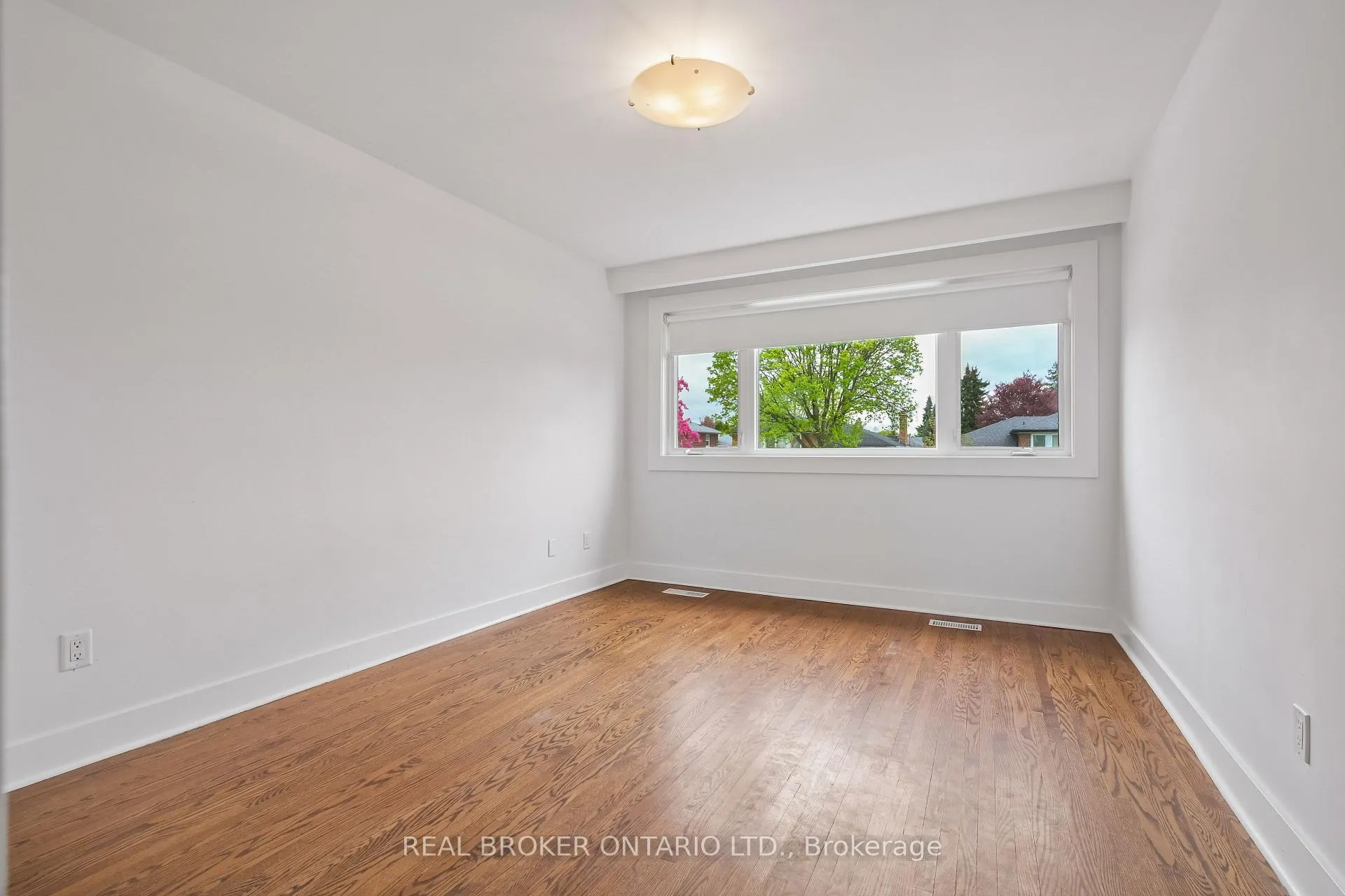 Photo 19 of 77 Norgrove Crescent, Etobicoke, Willowridge-Martingrove-Richview — HOMEH