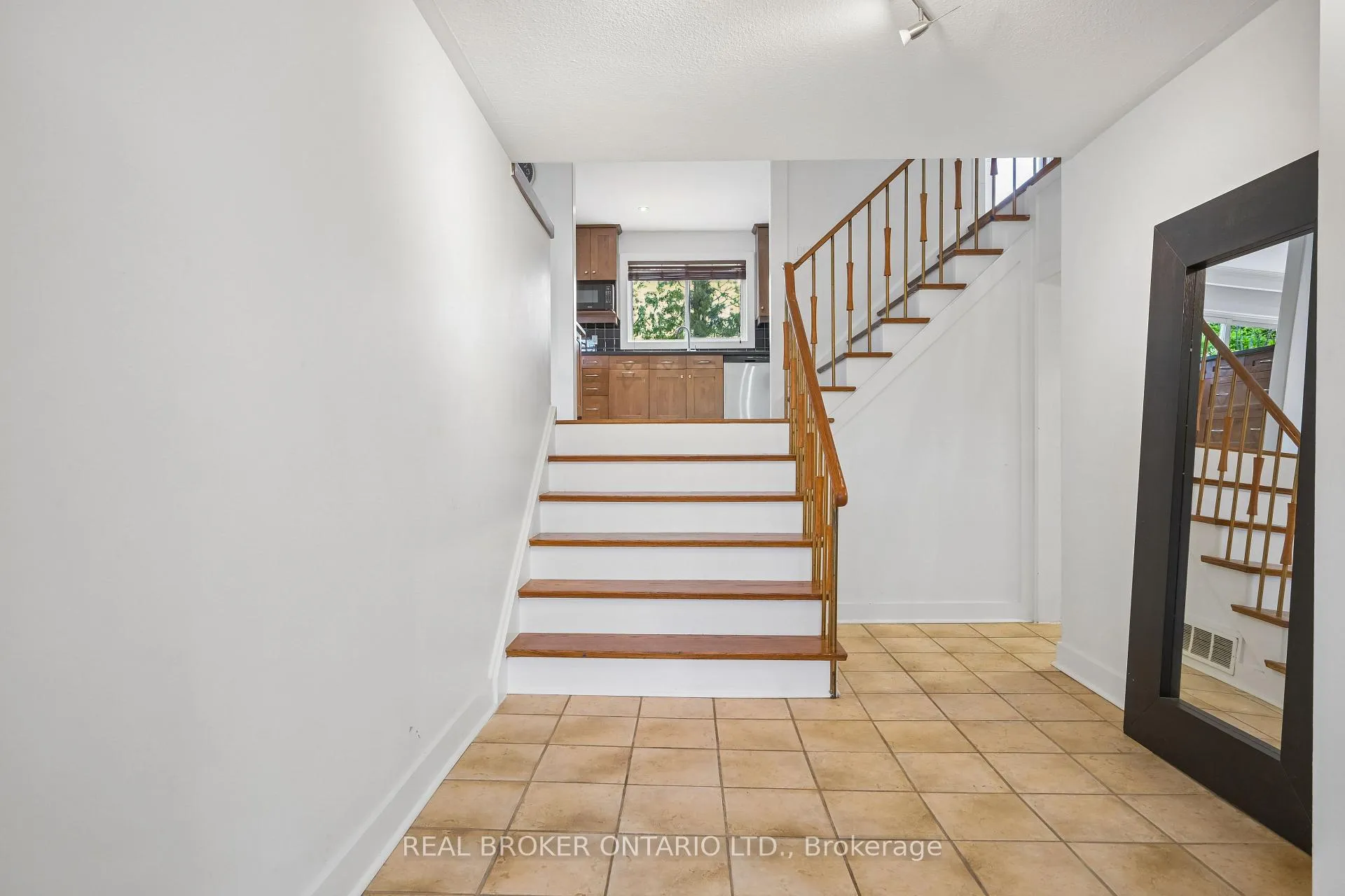 Photo 21 of 77 Norgrove Crescent, Etobicoke, Willowridge-Martingrove-Richview — HOMEH