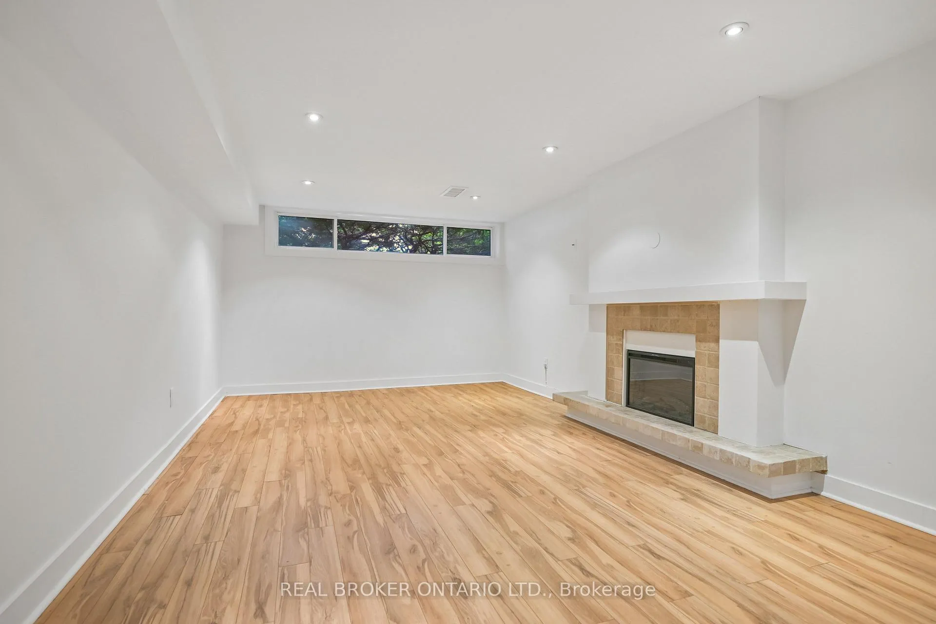 Photo 22 of 77 Norgrove Crescent, Etobicoke, Willowridge-Martingrove-Richview — HOMEH