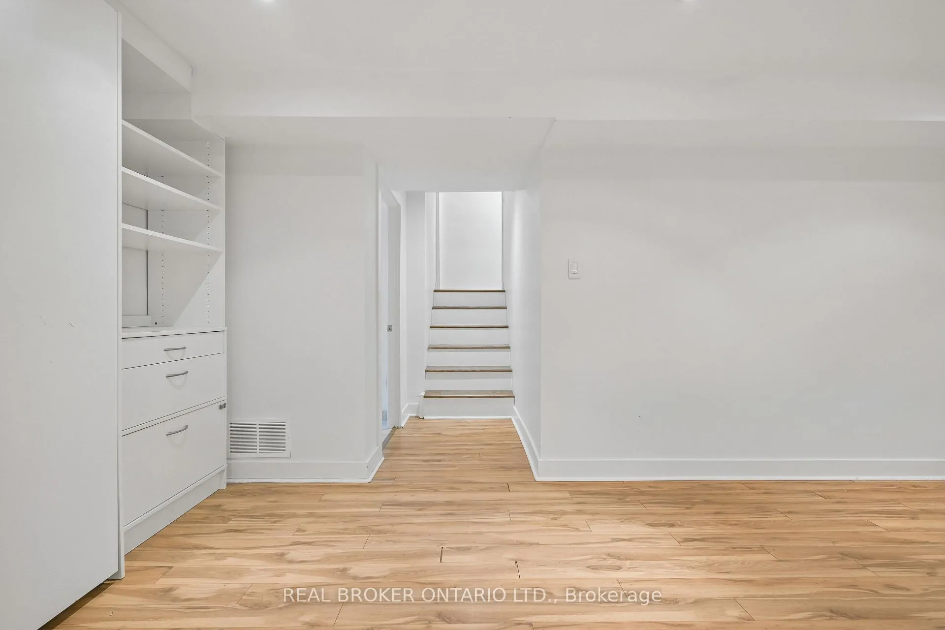 Photo 23 of 77 Norgrove Crescent, Etobicoke, Willowridge-Martingrove-Richview — HOMEH