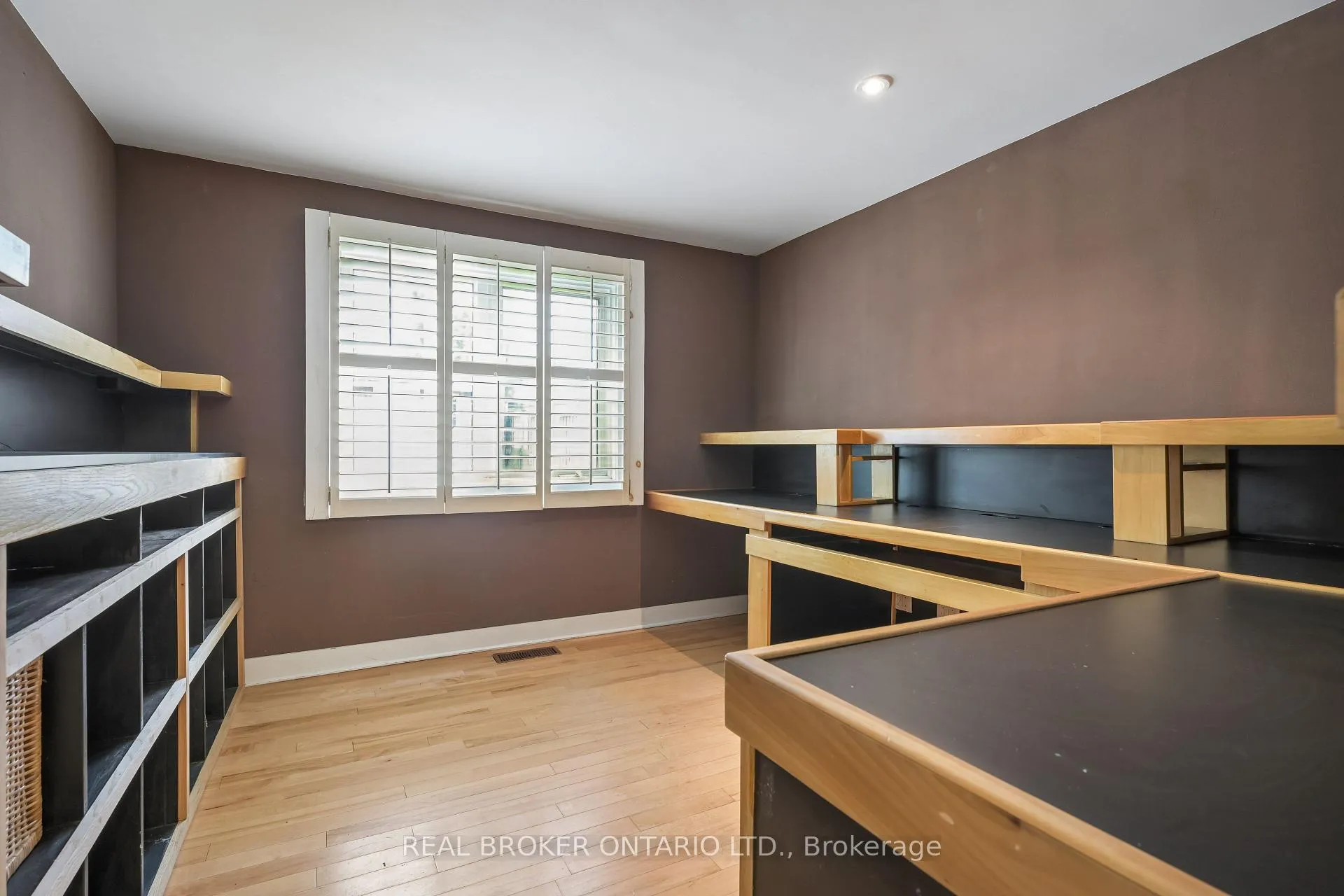 Photo 24 of 77 Norgrove Crescent, Etobicoke, Willowridge-Martingrove-Richview — HOMEH