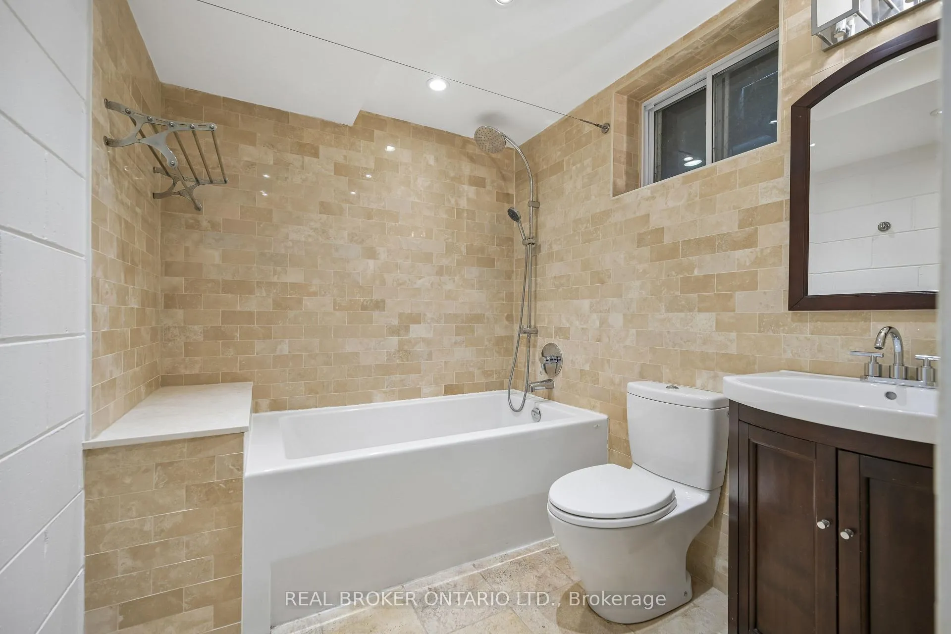 Photo 25 of 77 Norgrove Crescent, Etobicoke, Willowridge-Martingrove-Richview — HOMEH
