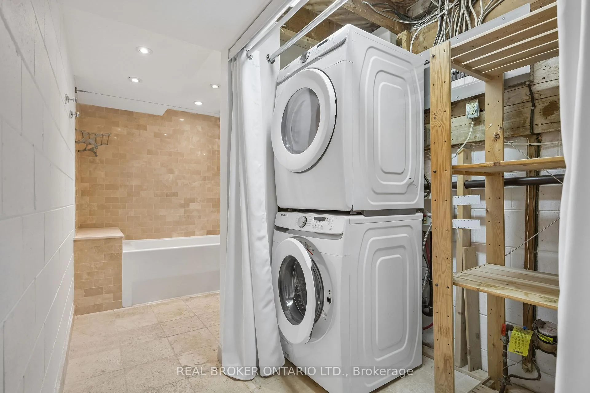 Photo 26 of 77 Norgrove Crescent, Etobicoke, Willowridge-Martingrove-Richview — HOMEH