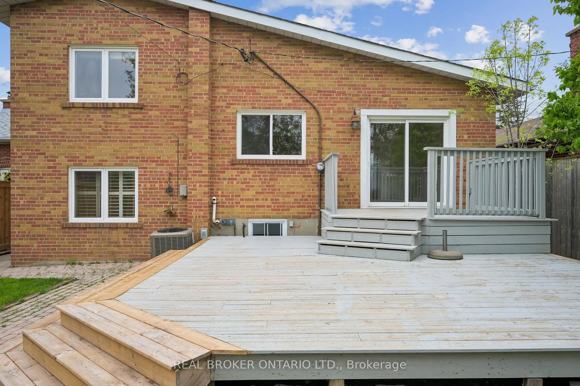 Photo 29 of 77 Norgrove Crescent, Etobicoke, Willowridge-Martingrove-Richview — HOMEH
