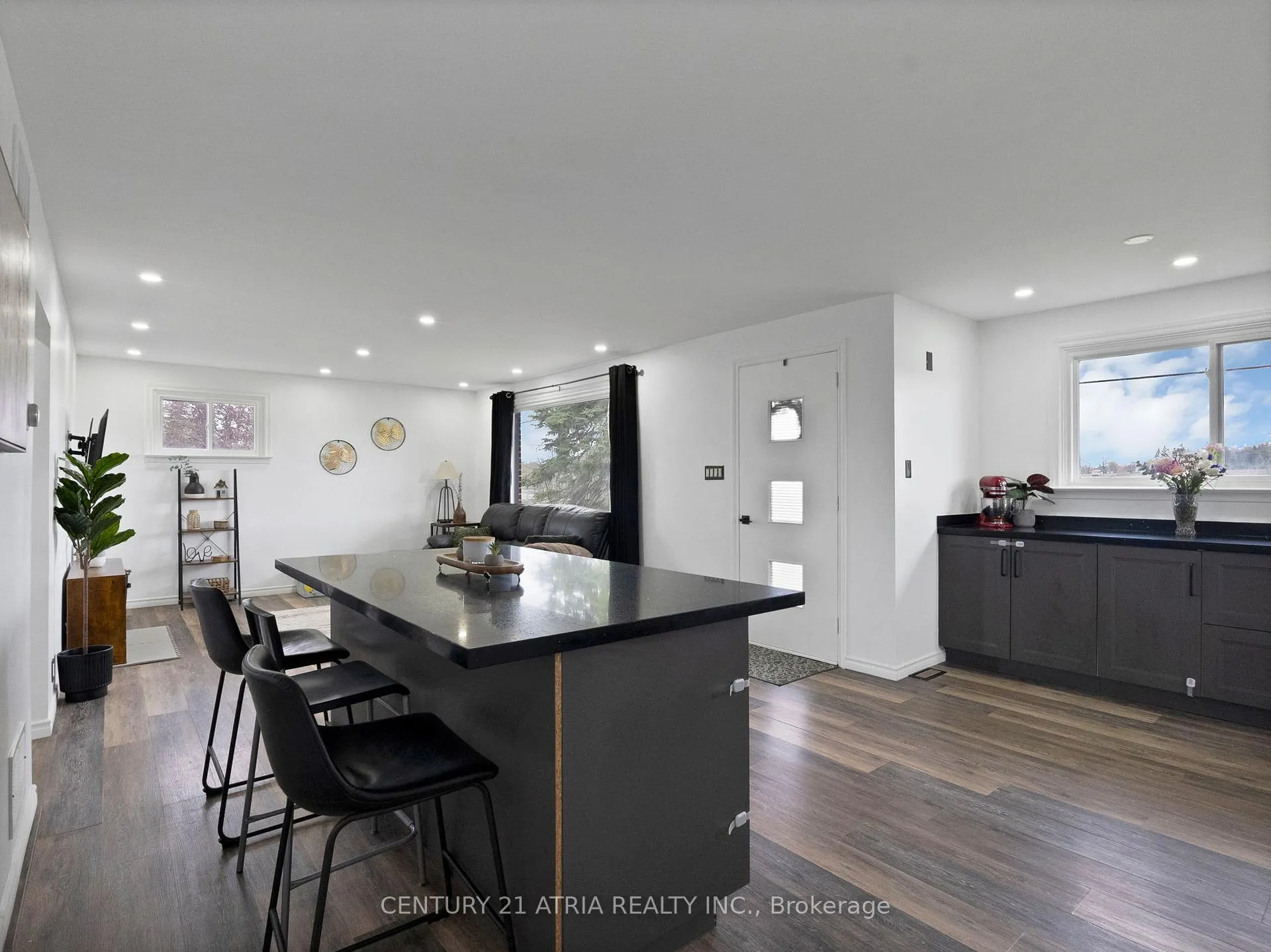 Photo 1 of 6552 Yonge Street, Innisfil, Rural Innisfil — HOMEH