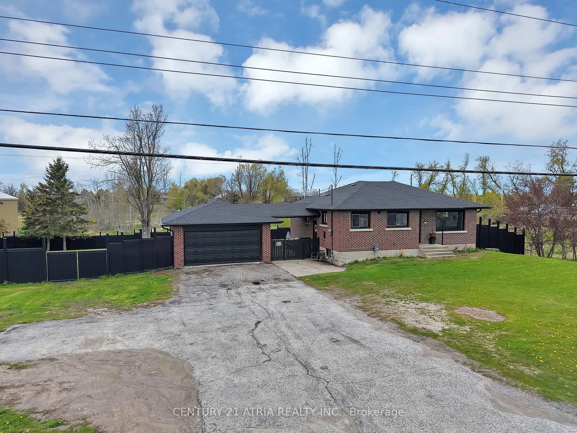 Photo 2 of 6552 Yonge Street, Innisfil, Rural Innisfil — HOMEH