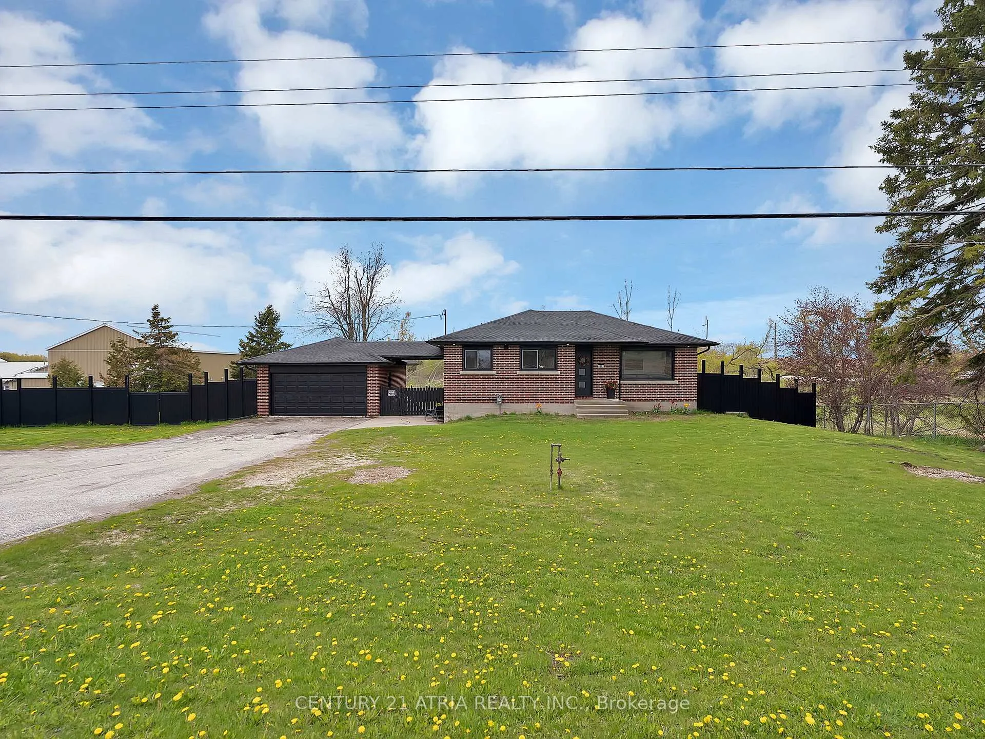 Photo 3 of 6552 Yonge Street, Innisfil, Rural Innisfil — HOMEH
