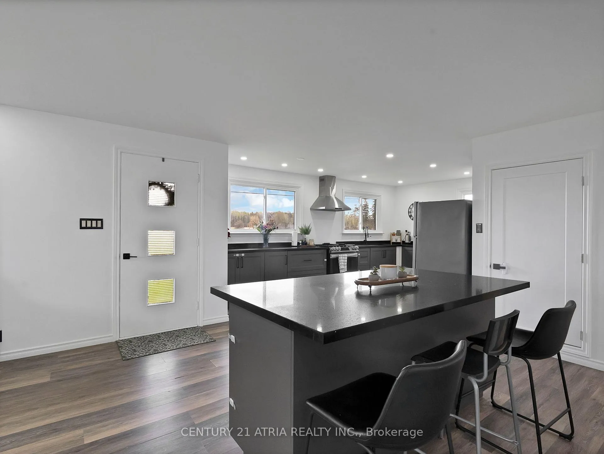 Photo 11 of 6552 Yonge Street, Innisfil, Rural Innisfil — HOMEH