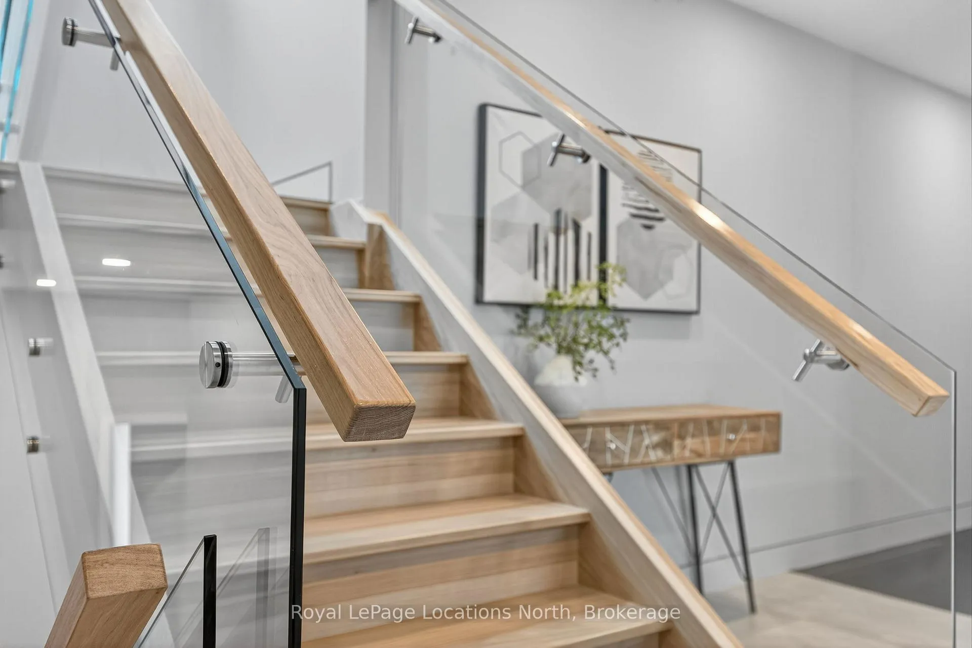 Photo 8 of 116 Courchevel Crescent, Blue Mountains — HOMEH
