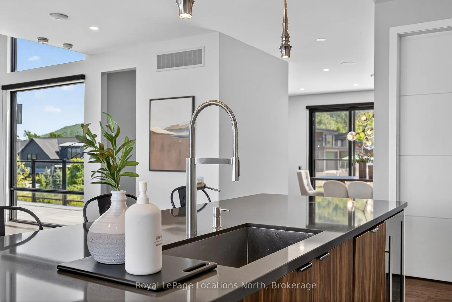 Photo 12 of 116 Courchevel Crescent, Blue Mountains — HOMEH