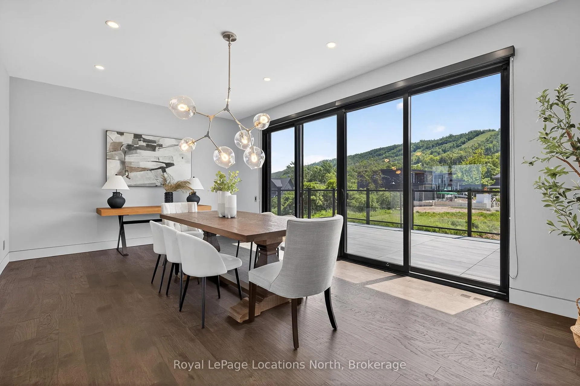 Photo 16 of 116 Courchevel Crescent, Blue Mountains — HOMEH