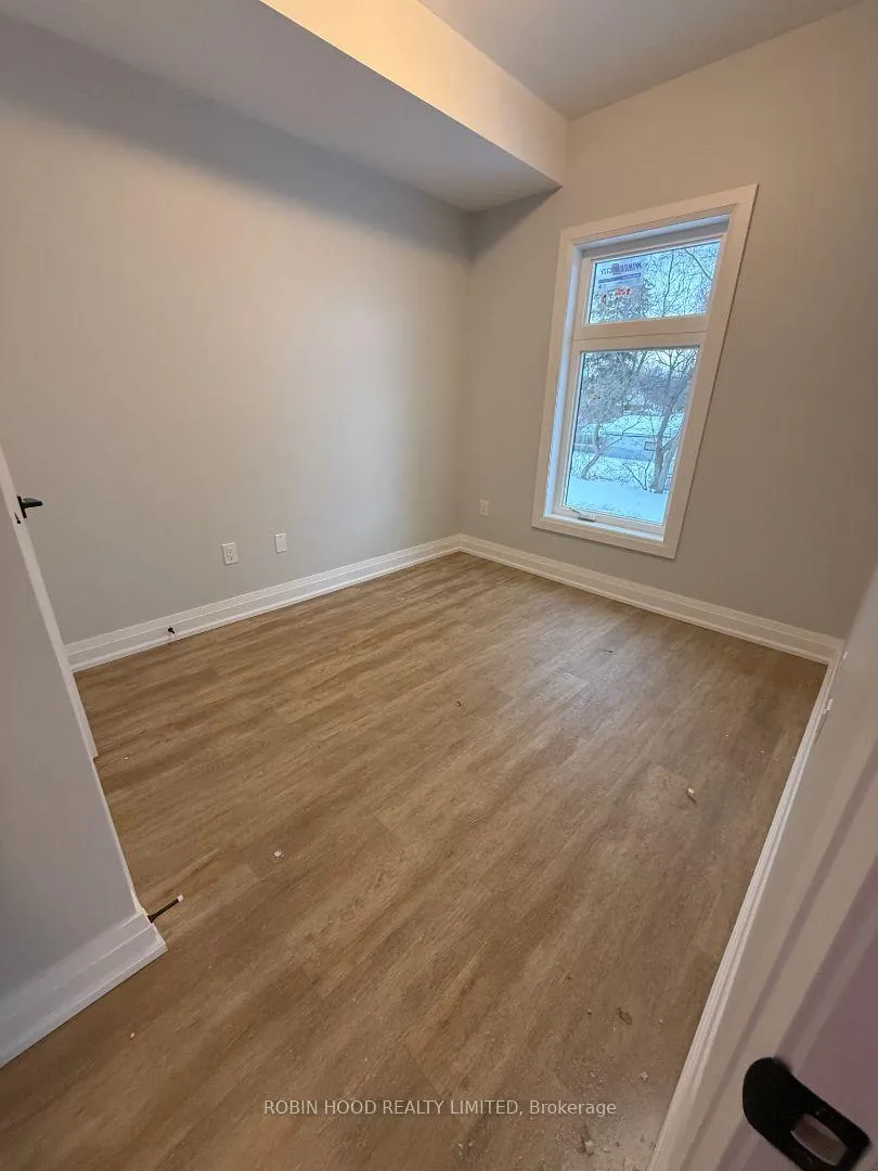 Photo 4 of Unit Unit 201, 60 Donald Street, Barrie, Queen's Park — HOMEH