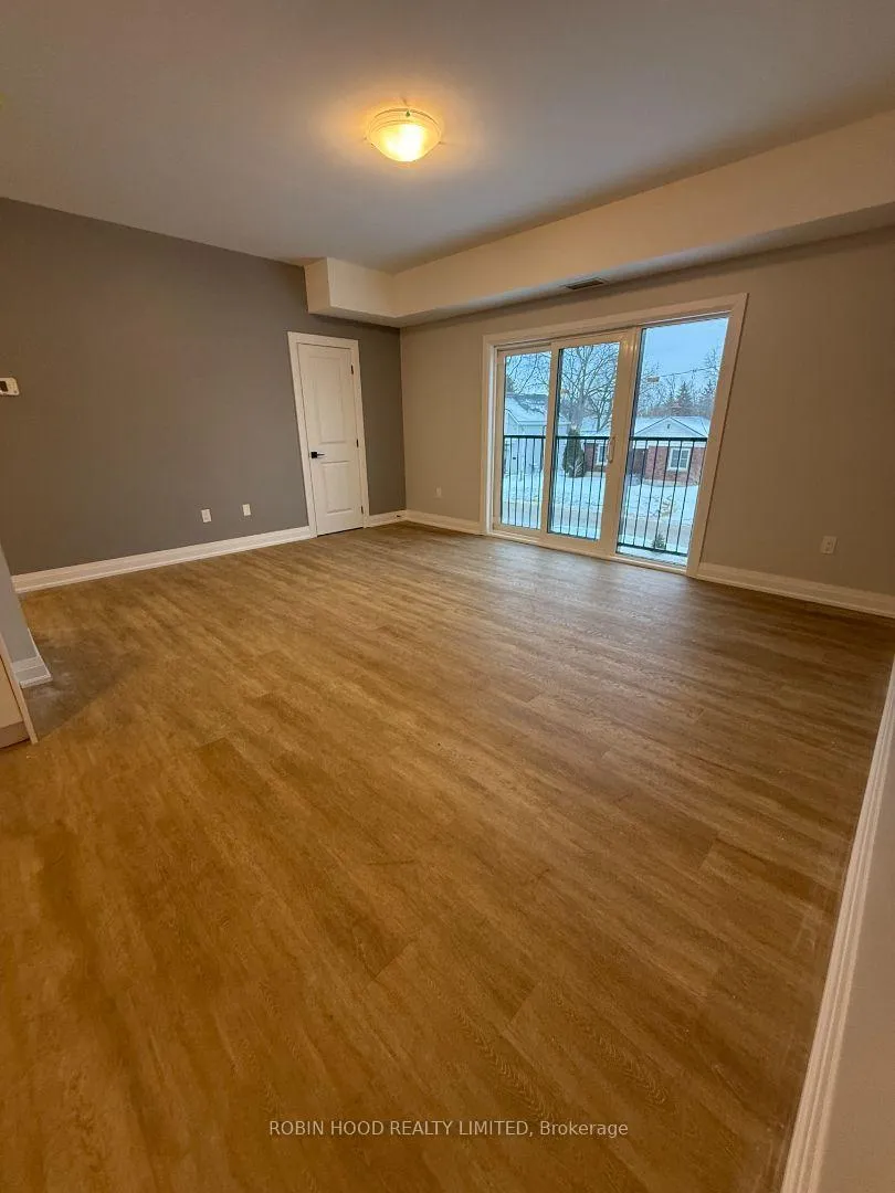 Photo 6 of Unit Unit 201, 60 Donald Street, Barrie, Queen's Park — HOMEH