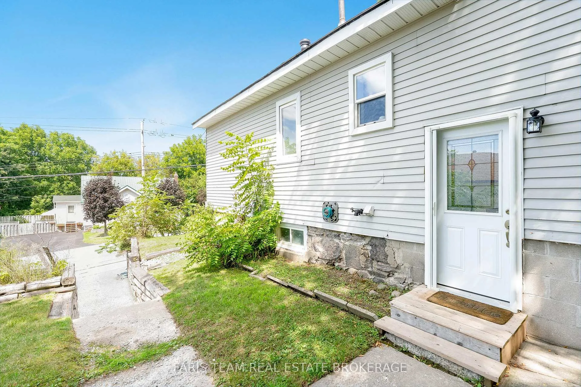 Photo 4 of Unit 2, 405 Bay Street, Midland — HOMEH