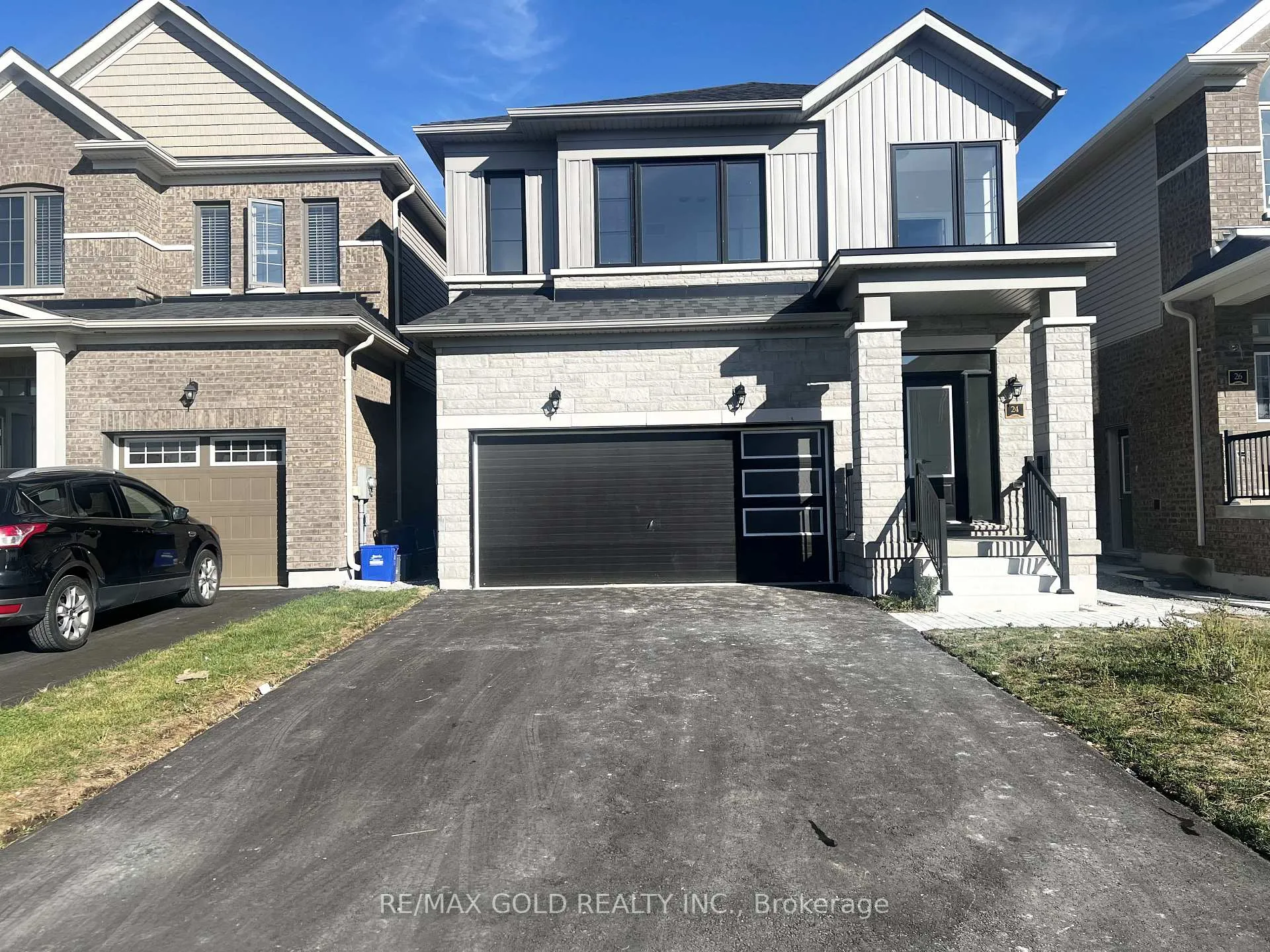 Photo 2 of 24 Hylton Drive, Barrie, Rural Barrie Southeast — HOMEH