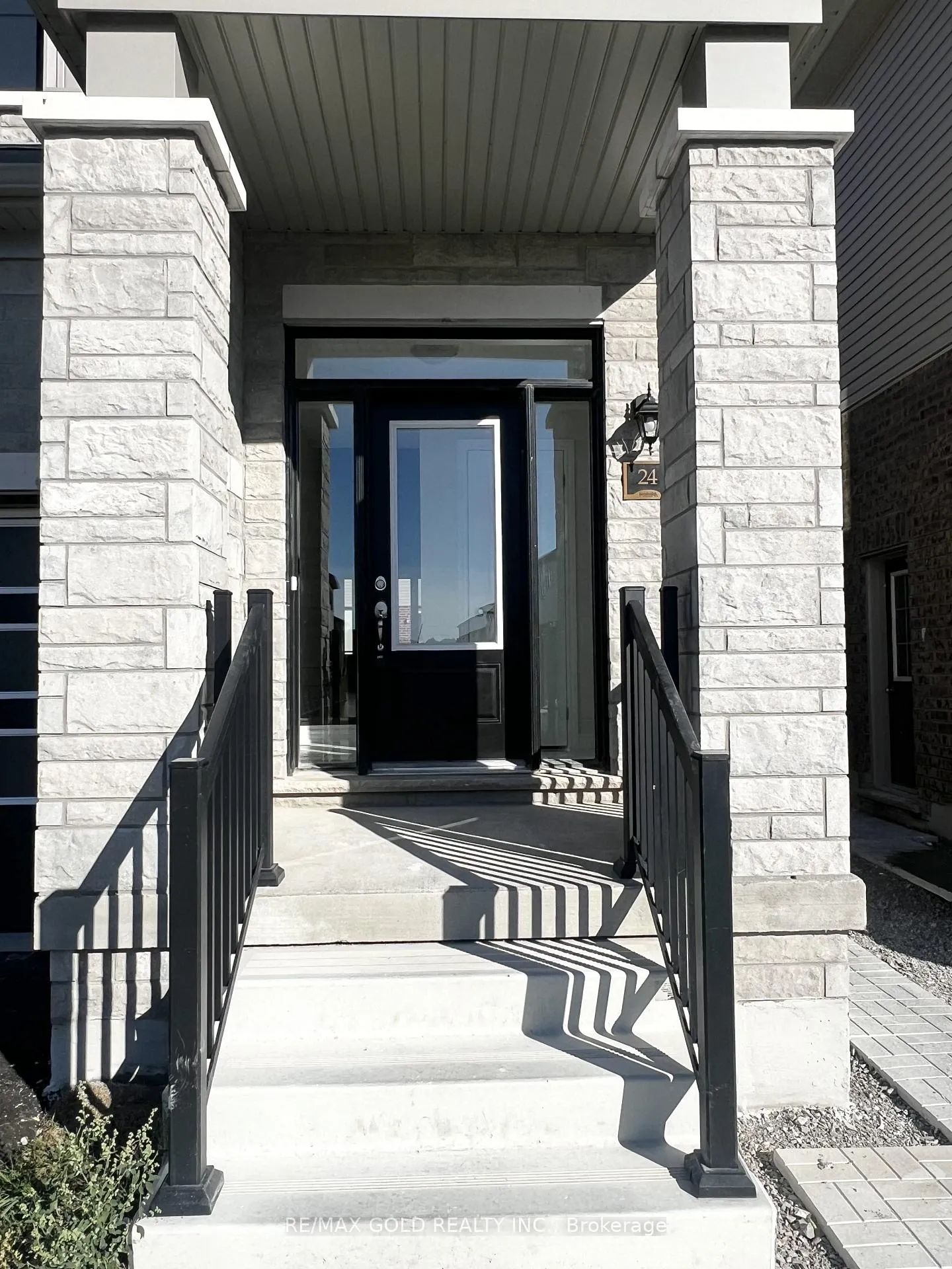 Photo 3 of 24 Hylton Drive, Barrie, Rural Barrie Southeast — HOMEH
