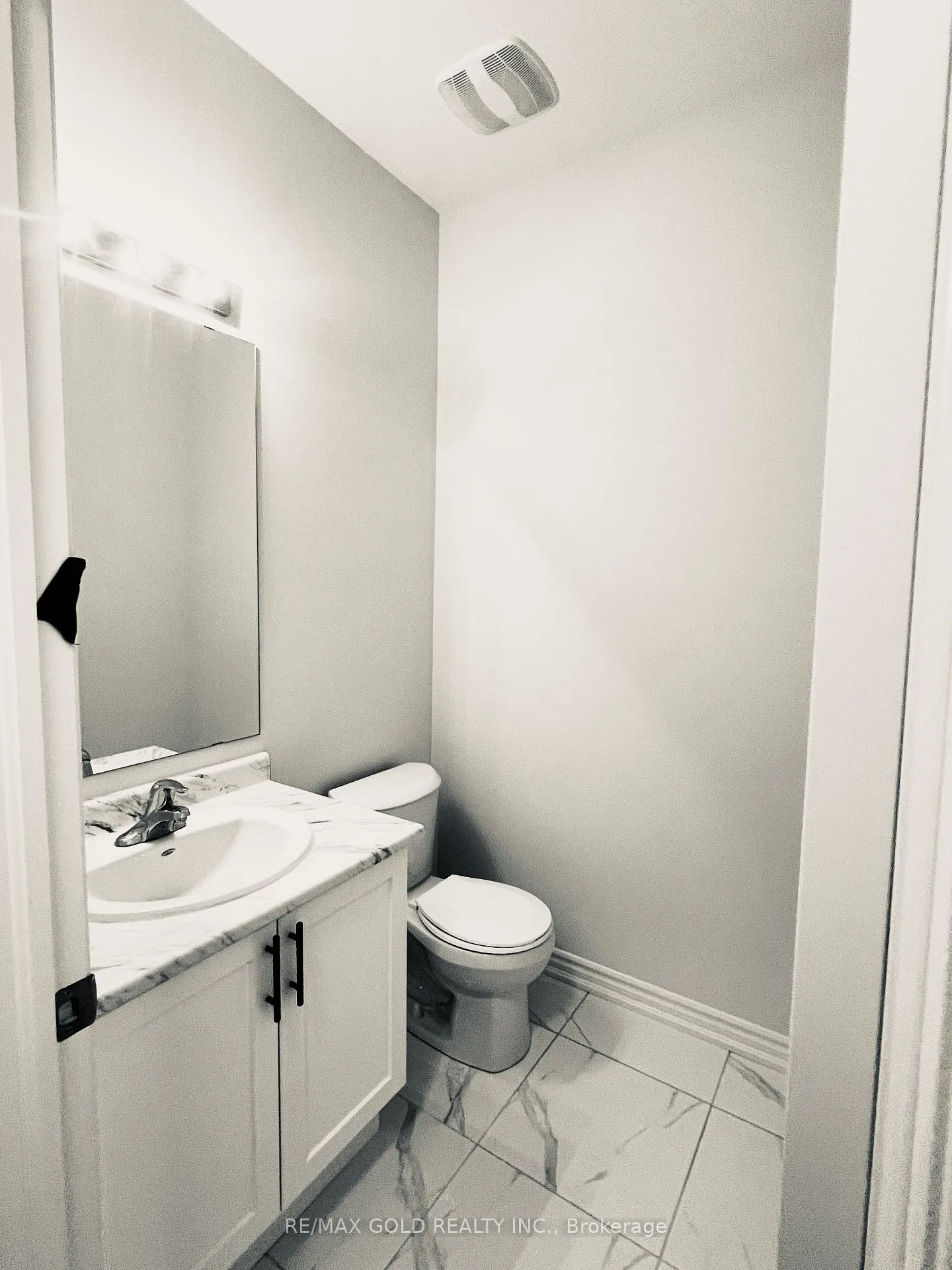 Photo 4 of 24 Hylton Drive, Barrie, Rural Barrie Southeast — HOMEH