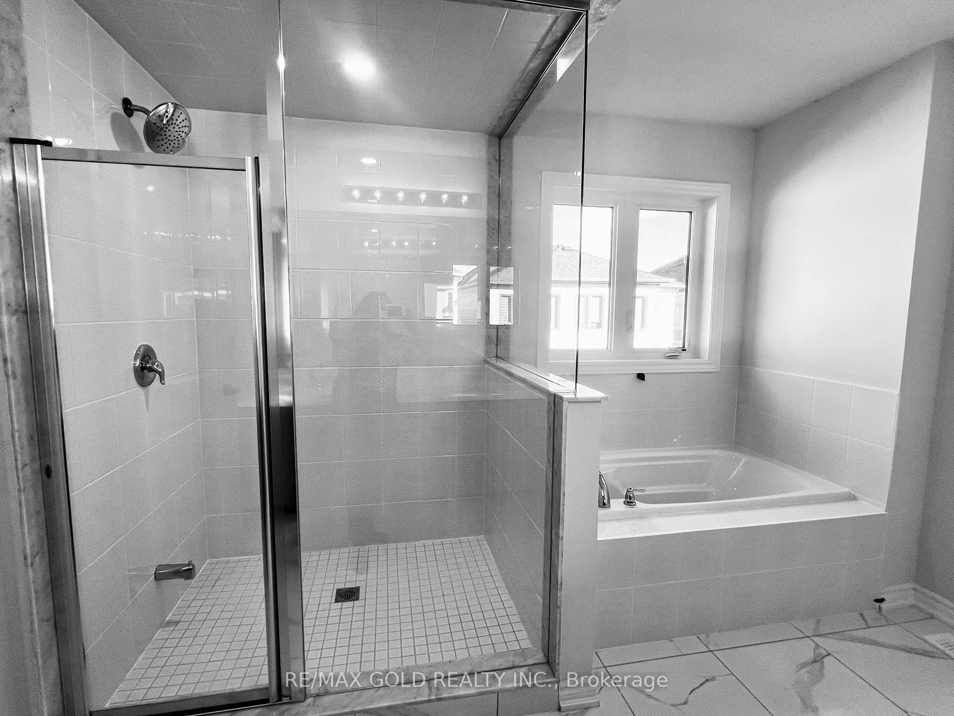 Photo 18 of 24 Hylton Drive, Barrie, Rural Barrie Southeast — HOMEH
